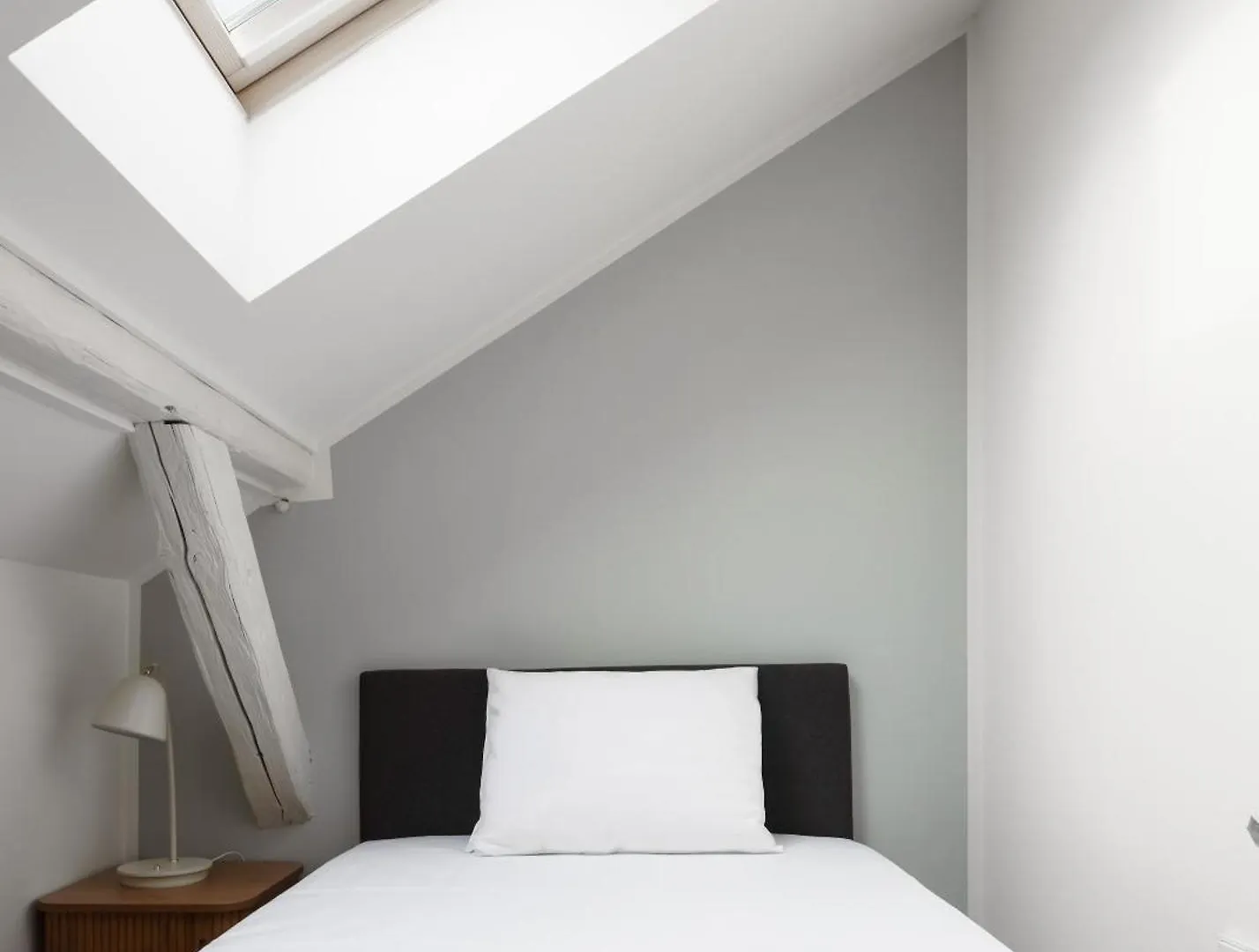 Limehome Prague Halkova 4*,