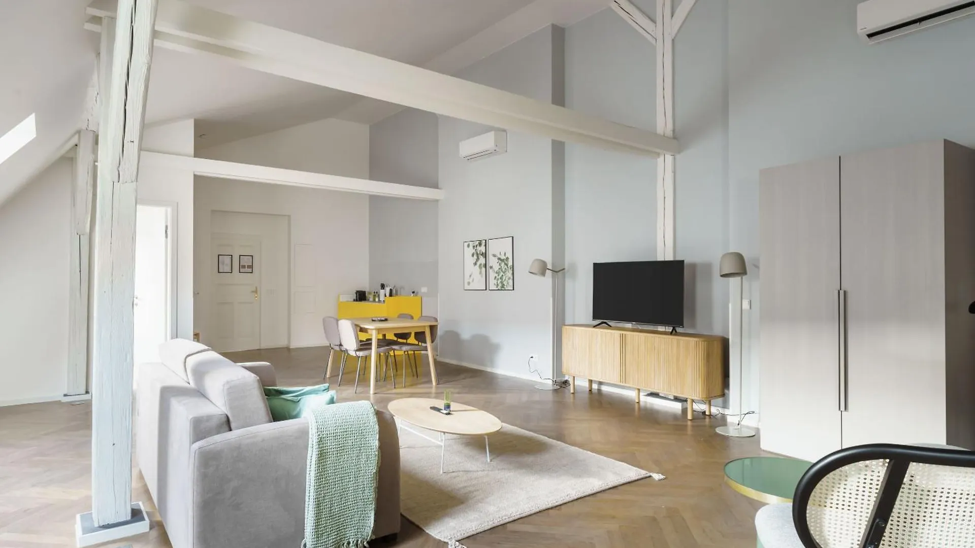 Limehome Prague Halkova 4*,  Τσεχία