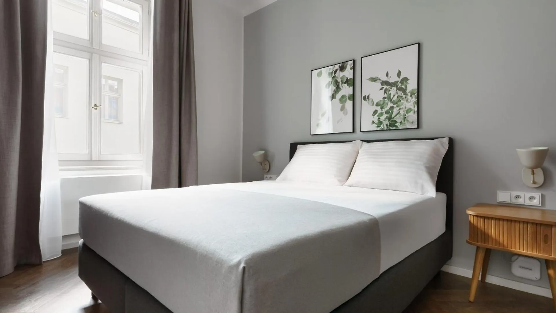 Limehome Prague Halkova 4*,  Τσεχία